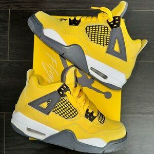 Jordan 4 Retro Lightning - size 4Y